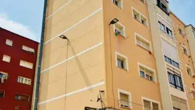 Piso en venta en Calle Co Pinares, Número 6