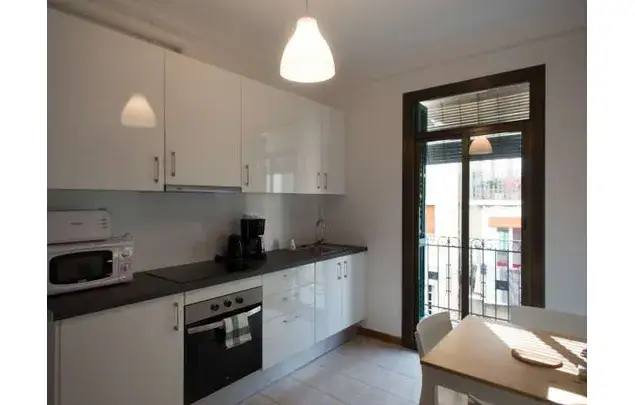 Habitaci
ón 75m
² en Barcelona - El Poble Sec