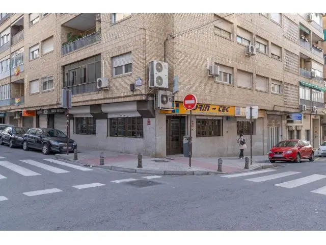 Local Comercial en Granada 150m² Excelente Oportunidad