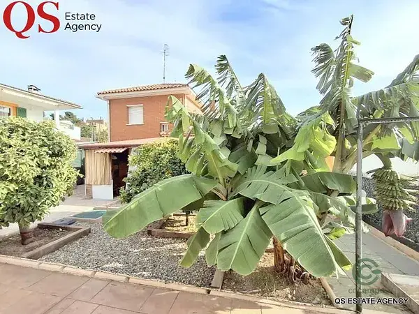 Chalet en Cunit Residencial con Piscina y Jardin