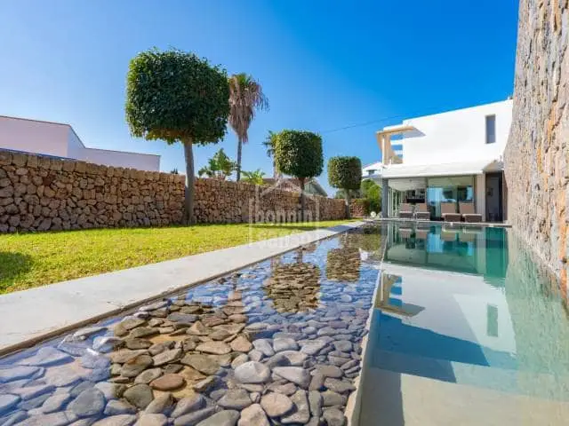 Chalet de Lujo en Mahón con Vistas al Mar y Muelle Privado