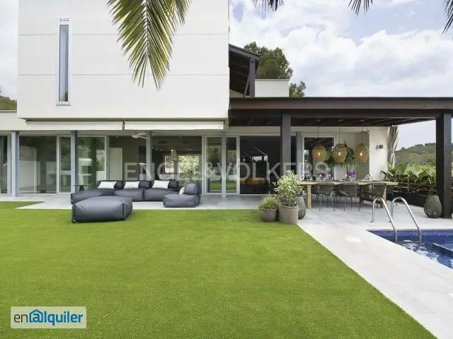 Alquiler Casa Lujo con Piscina y Sala de Cine en Sitges