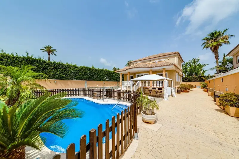 Villa de Lujo en San Javier Murcia con Piscina y Jacuzzi