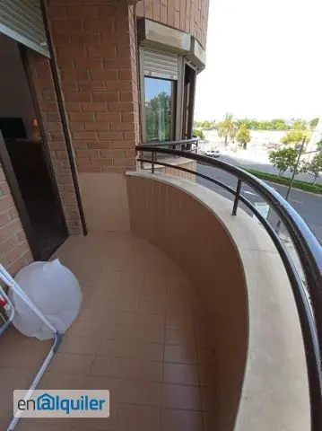 Alquiler piso estudiantes Valencia 103m2 3 habitaciones 2 baños terraza