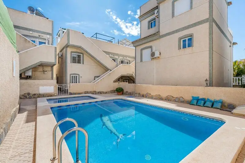 Villa de 4 Dormitorios en Venta San Miguel de Salinas