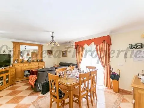 Casa-Villa de 4 Dormitorios en venta Competa, España