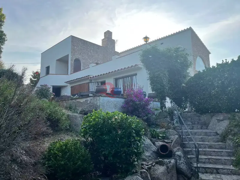 Chalet en Vall-llobrega con Vistas al Mar y Montaña
