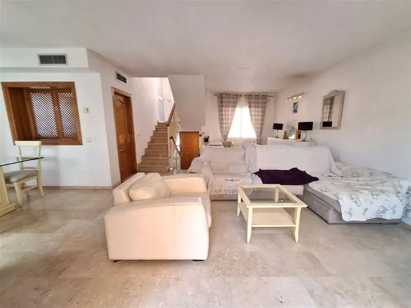 Villa Pareada 4 Dormitorios Nueva Andalucia Cerca Puerto Banus