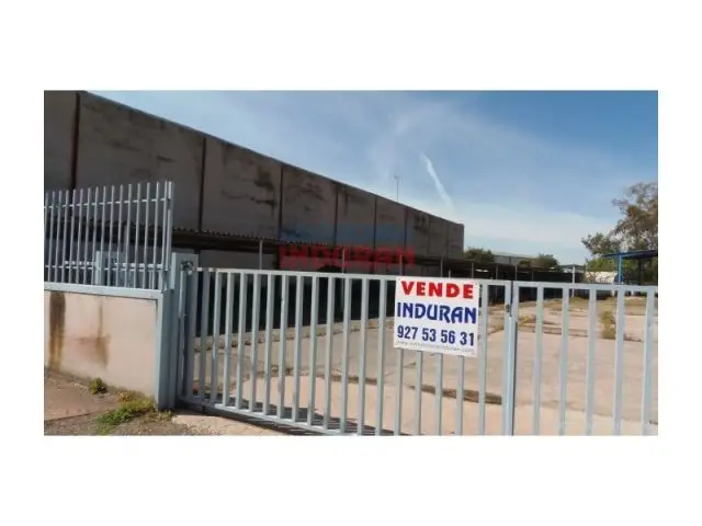 Gran Negocio Industrial con Varias Edificaciones en Solar de 10954 m2
