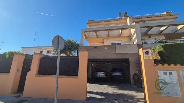 Casa en Godella con Vistas Espectaculares y Amplias Terrazas