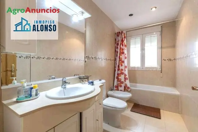 Venta  de Casa con terreno en Granada