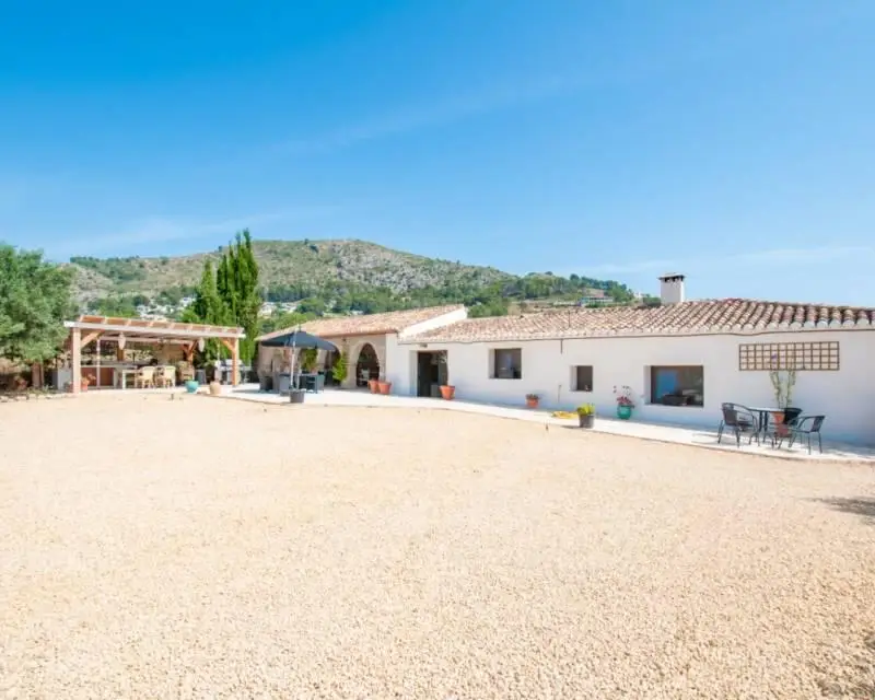 Finca de 4 Dormitorios en Alcalali: Oasis de Tranquilidad