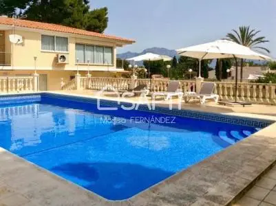 Casa Independiente en Alfaz del Pi con Piscina y Minigolf