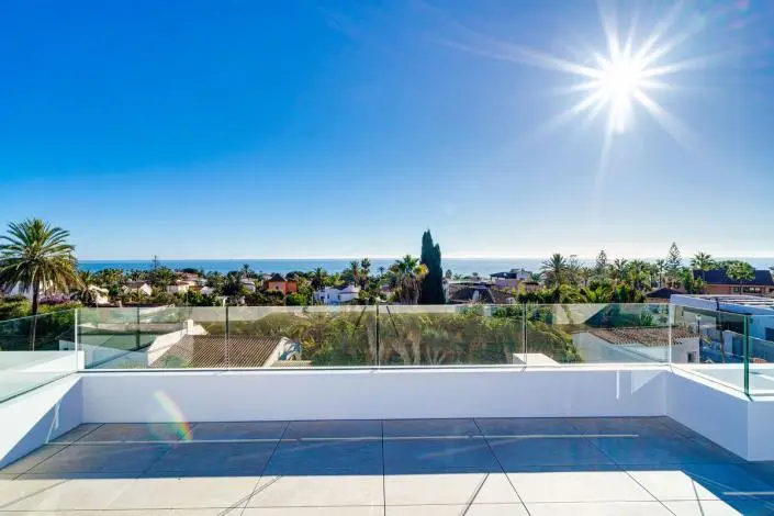 Villa Moderna 5 Dormitorios Marbesa Elviria Beach Piscina Vistas al Mar