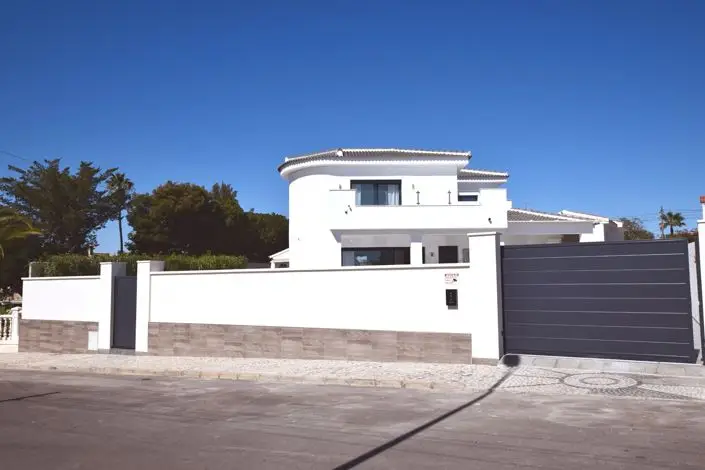 Villa 3 Dormitorios en Venta Reformada Lujo