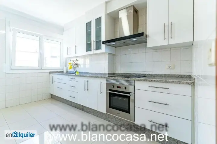 Alquiler piso ascensor y trastero Carballo