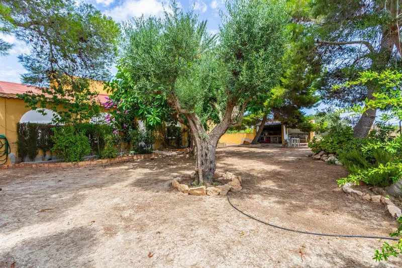 Casa Rural con Piscina y Garaje en Los Montesinos