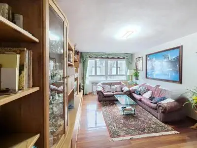 Chalet con 3 Apartamentos en Mariano Andrés: Ideal Familias e Inversores