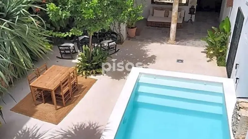 Chalet en venta en Centro: Casa señorial con piscina y 3 apartamentos