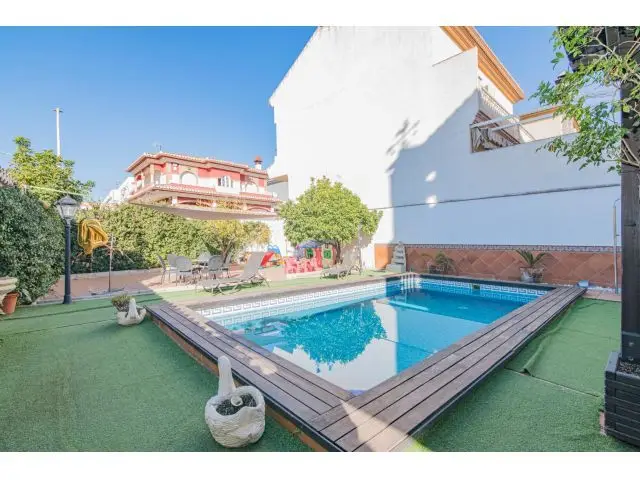Chalet en Maracena con Piscina y Barbacoa Ideal Familias