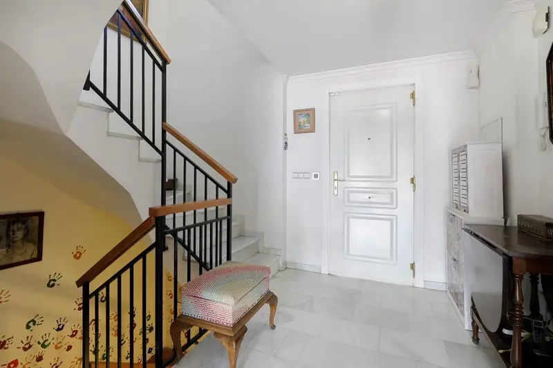 Chalet en Venta en Granada Ciudad  Amplio con Piscina y Terraza