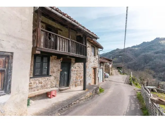Casas para Reformar con Vistas a Peña Mea en Laviana
