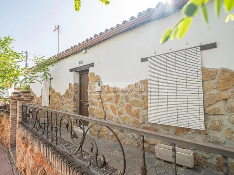 Chalet Adosado en Linares 2 habitaciones Patio 70m2