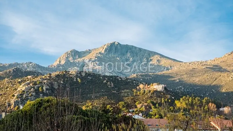 Chalet Adosado en Mataelpino con Vistas a la Montaña