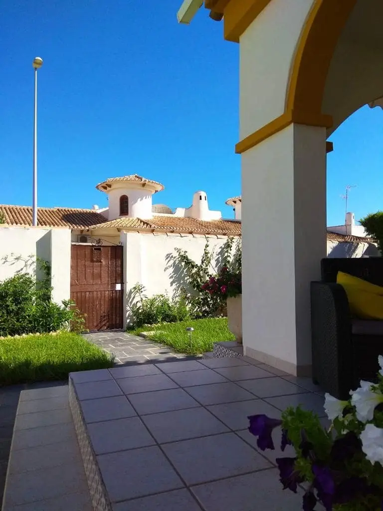 Bungalow en Alquiler Orihuela Costa 3 Dormitorios 2 Baños Cerca de la Playa