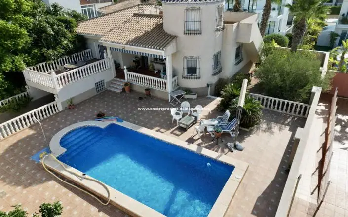 Villa 4 Dormitorios en Venta La Marina
