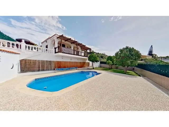 Casa de Campo con Piscina y Vistas Panorámicas en Motril