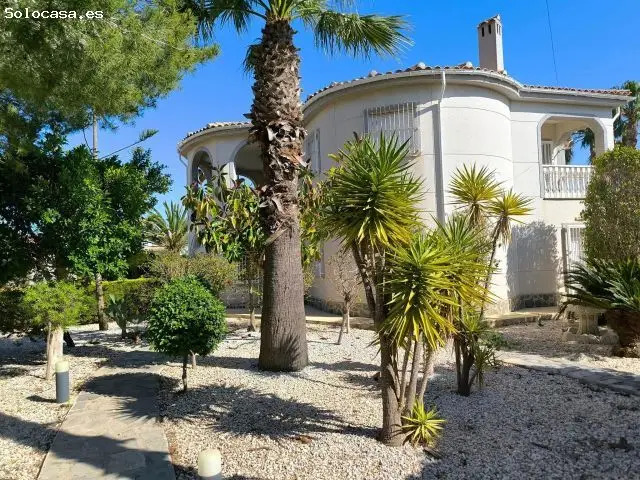 Gran Chalet Familiar 4 Dormitorios Piscina Privada Jardin 1100m2 Torrevieja
