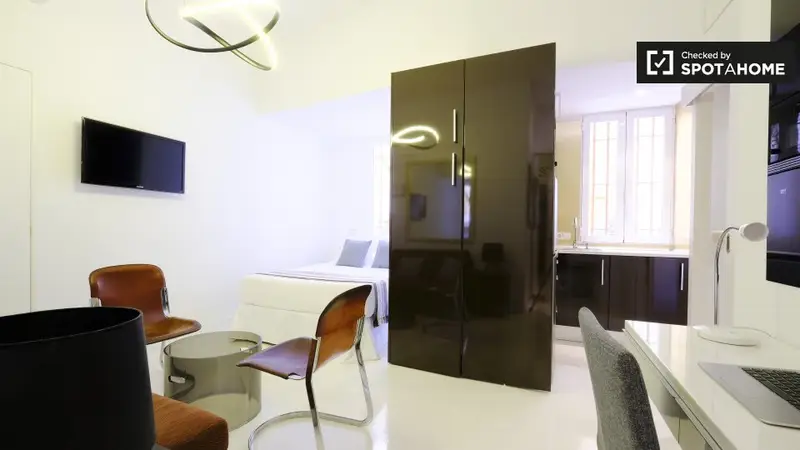 Estudio Monocromático en La Latina Madrid