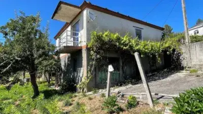 Chalet en venta con dos casas y rio cerca de Ourense