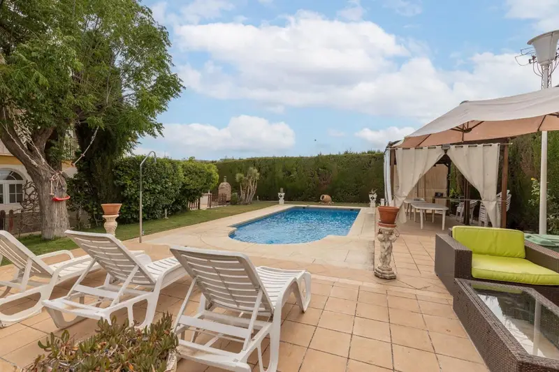 Chalet en Venta Otura Granada 7 Dormitorios Piscina Jardin