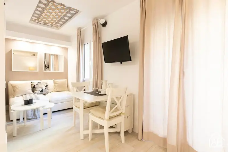 Apartamento con Balcón a 2 Minutos de la Playa en Barcelona