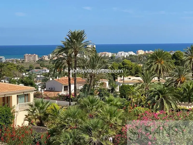 Villa de Lujo en Jávea con Vistas Panorámicas al Mar