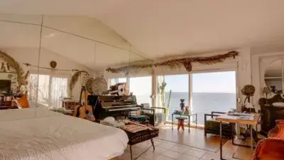Chalet en Estepona con Vistas al Mar y Acceso Directo a la Playa