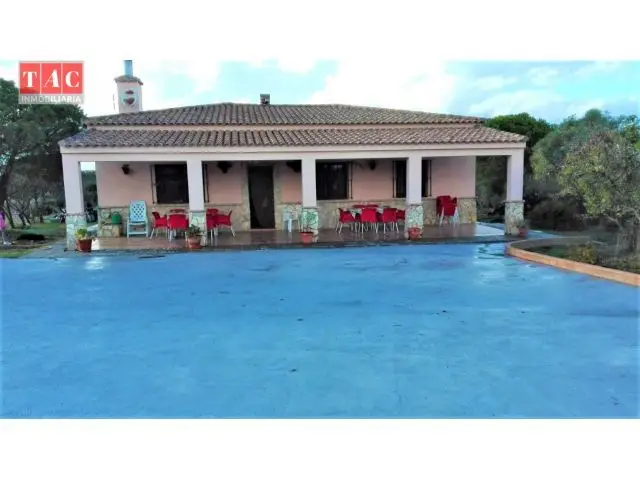 Finca Rustica con Casa de 4 Dormitorios cerca de Lepe
