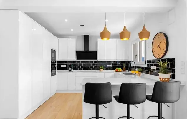 Alquiler de casa de 5 dormitorios en Calpe 865m2