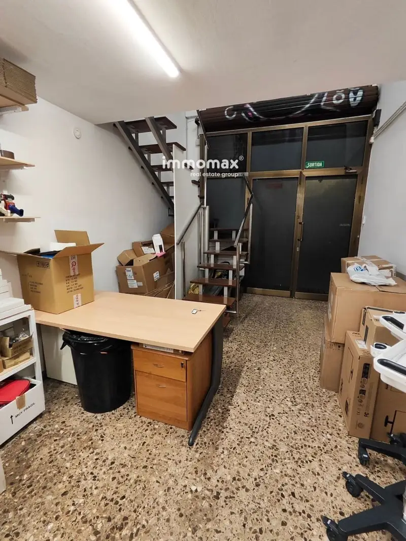 Local Comercial en Alquiler en Barcelona - Oficina y Almacén Equipados