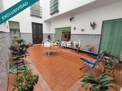 Casa en Venta Aguilar de la Frontera: 6 habitaciones, Piscina y Buhardilla
