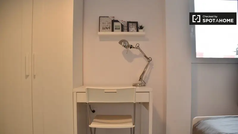 Apartamento 3 Dormitorios 1 Ba
A Valencia