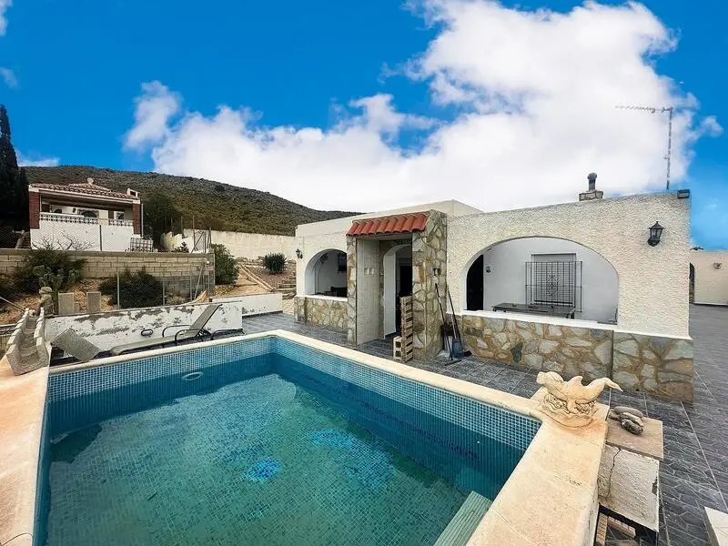 Villa con Vistas Panorámicas en Agost Alicante