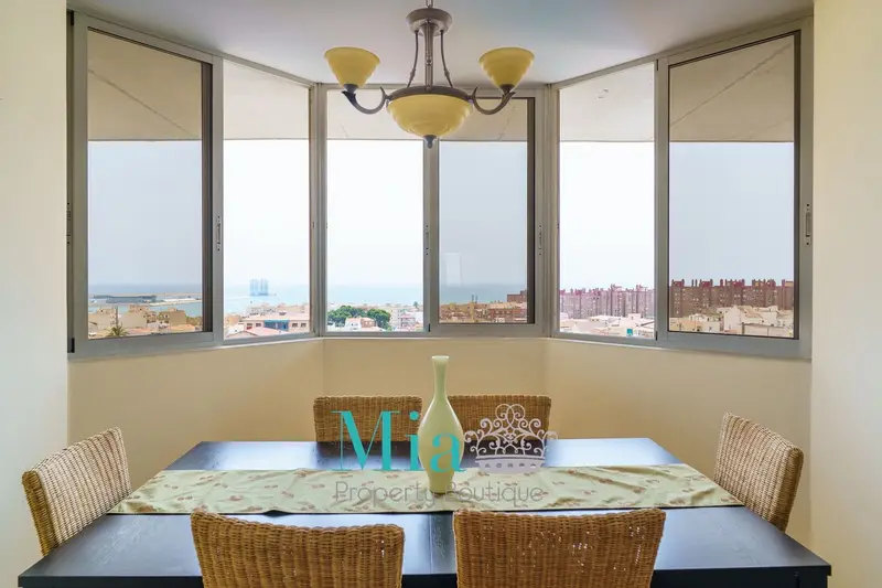 Apartamento en Alquiler en Alicante con Vistas al Mar y Piscina
