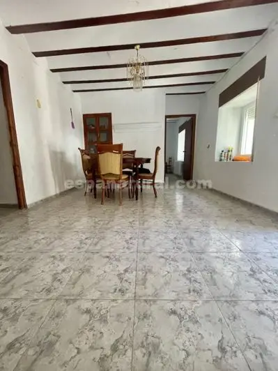Casa de Pueblo de 6 Dormitorios en Venta