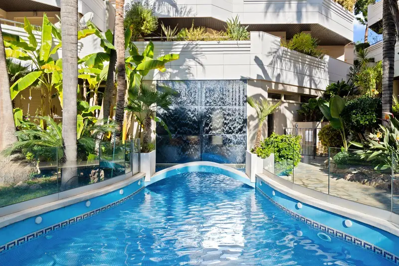 Piso de 3 Dormitorios en venta Aloha, España