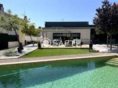 Villa de Lujo Contemporanea en Cubelles con Piscina y Vistas al Mar