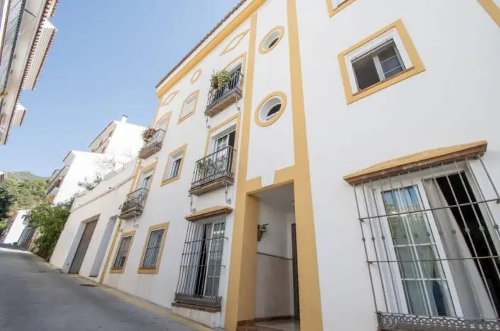 Apartamento 2 Dormitorios en Ojen Cerca de Servicios