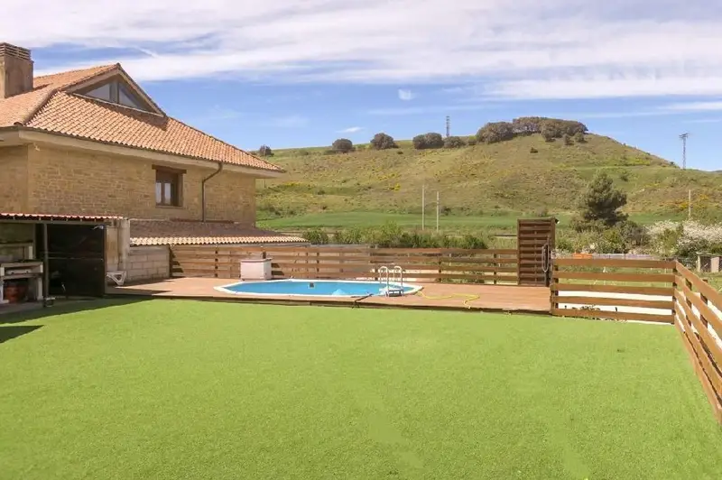 Venta Casa 4 Habitaciones Piscina Campanas Muruarte Reta